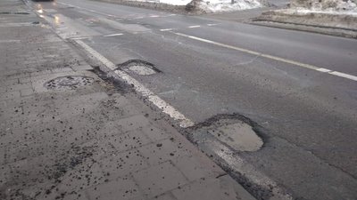 У Львові на проспекті Чорновола утворились ями (ФОТО)