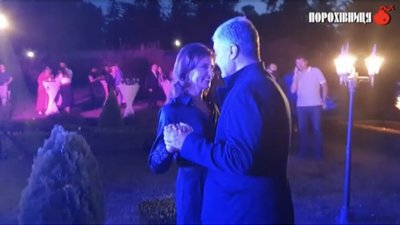 Петро і Марина Порошенки танцюють під Гуцулку Ксеню (ВІДЕО)