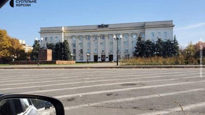 У Херсоні з будівлі ОДА зняли російський прапор (ФОТО)