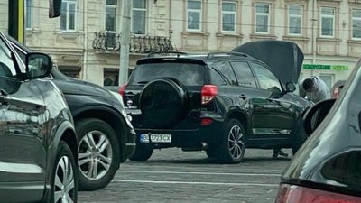 У Львові на кільці біля вокзалу не розминулись автомобілі (ФОТО)