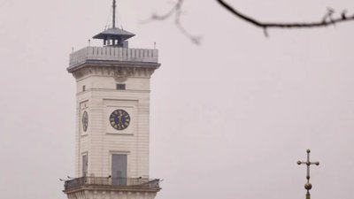 У Львові на Ратуші приспустили державний прапор