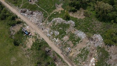 У Старосамбірському районі чоловік незаконно відвантажував тверді побутові відходи