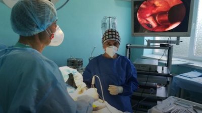 На Львівщині зробили відразу дві ендоскопічні операції на поперековому відділі хребта (ФОТО)