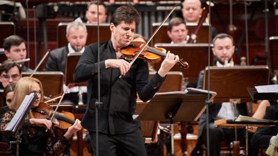 Лауреат Grammy Джошуа Белл та диригентка Даля Стасевська виступили на благодійному концерті з INSO-Львів у Варшаві