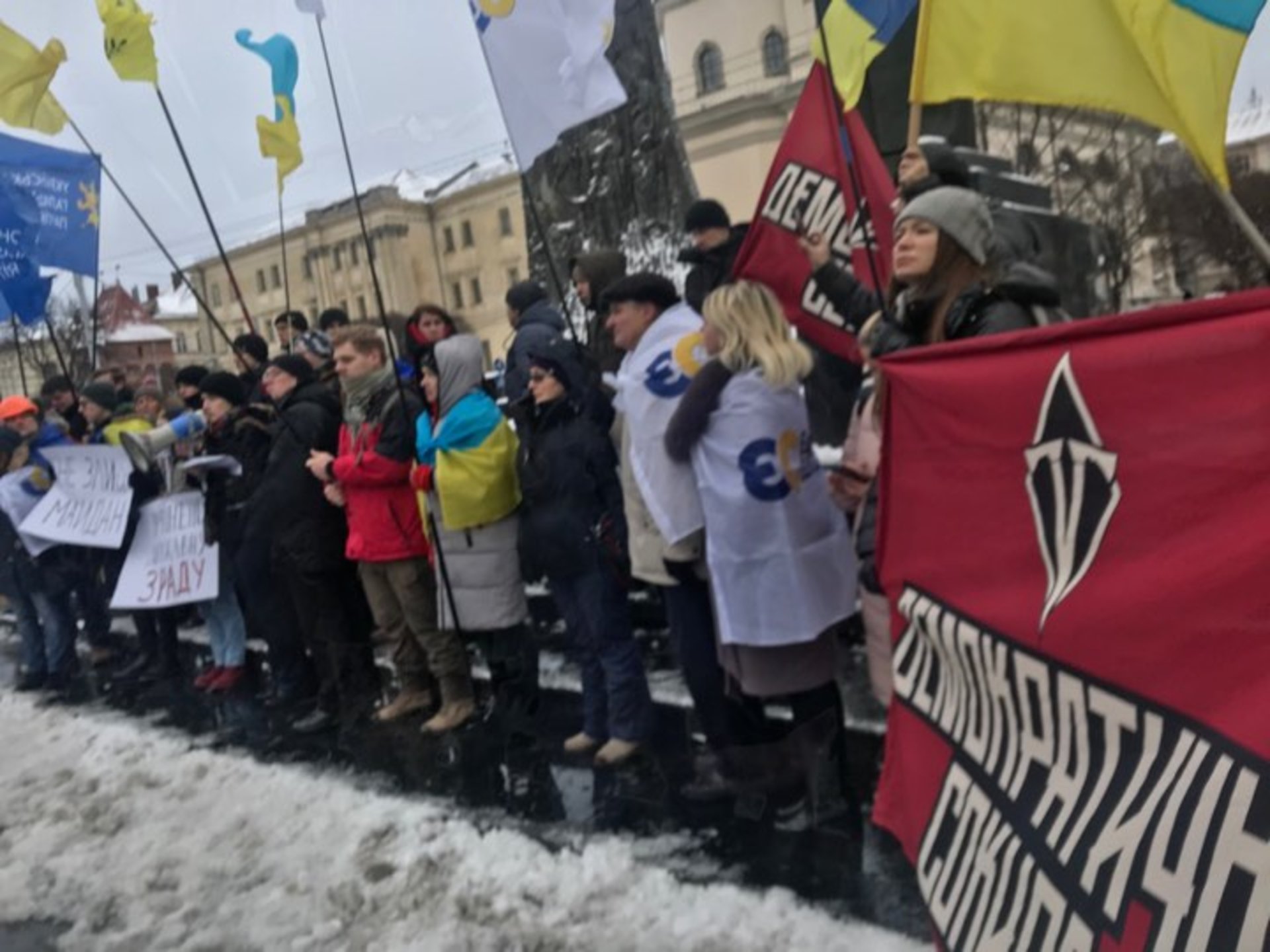 У центрі Львова триває акція проти звільнення екс-беркутівців. Фото: "Четверта студія".