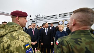 Україна отримує пропозиції про створення аналогічних до «ЛИТПОЛУКРБРИГу» спільних військових бригад від країн-сусідів – Порошенко