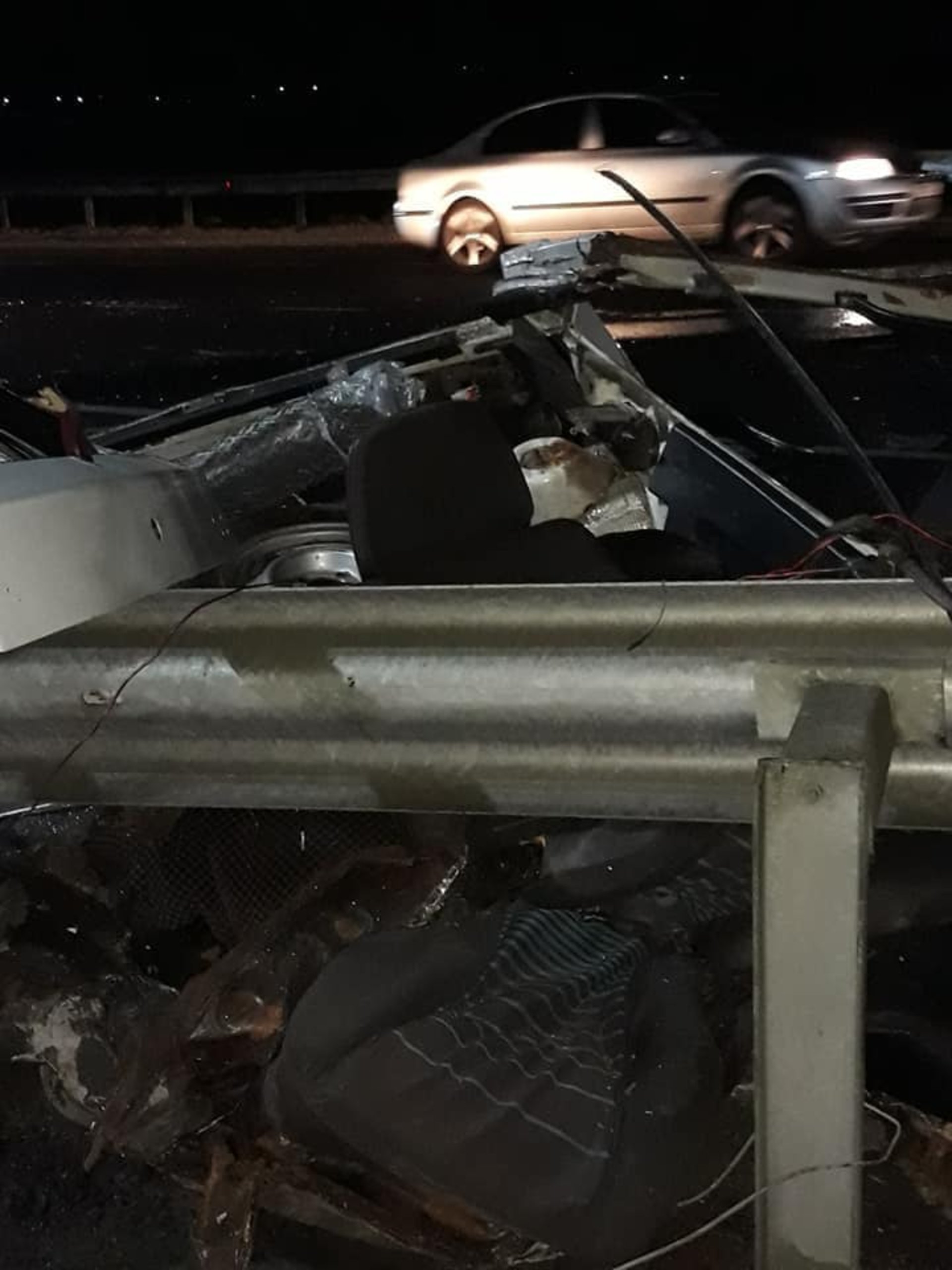 На Львівщині у жахливій аварії розірвало автомобіль. Фото Варта-1
