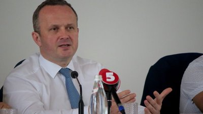 Семерак каже, що не відповідає за сміття