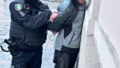 У центрі Львова 23-річний чоловік викрадав мобільні телефони