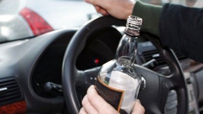 На Пустомитівщині п‘яні молодики з Франківщини «бляхами» розтрощили стовп