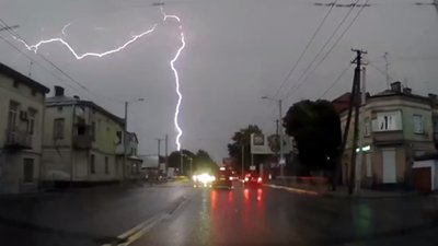 Львів‘яни  виклали у соцмережі захоплююче відео нічної грози