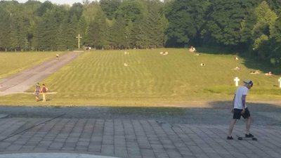 У Львові влаштували пляж на місці поховань військових на Марсовому полі (ФОТО)