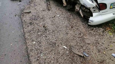 На трасі «Київ - Чоп» водій втік з місця аварії (ФОТО)
