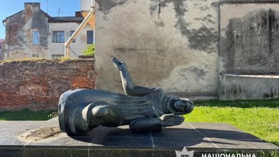 На Львівщині 32-річний чоловік пошкодив меморіал