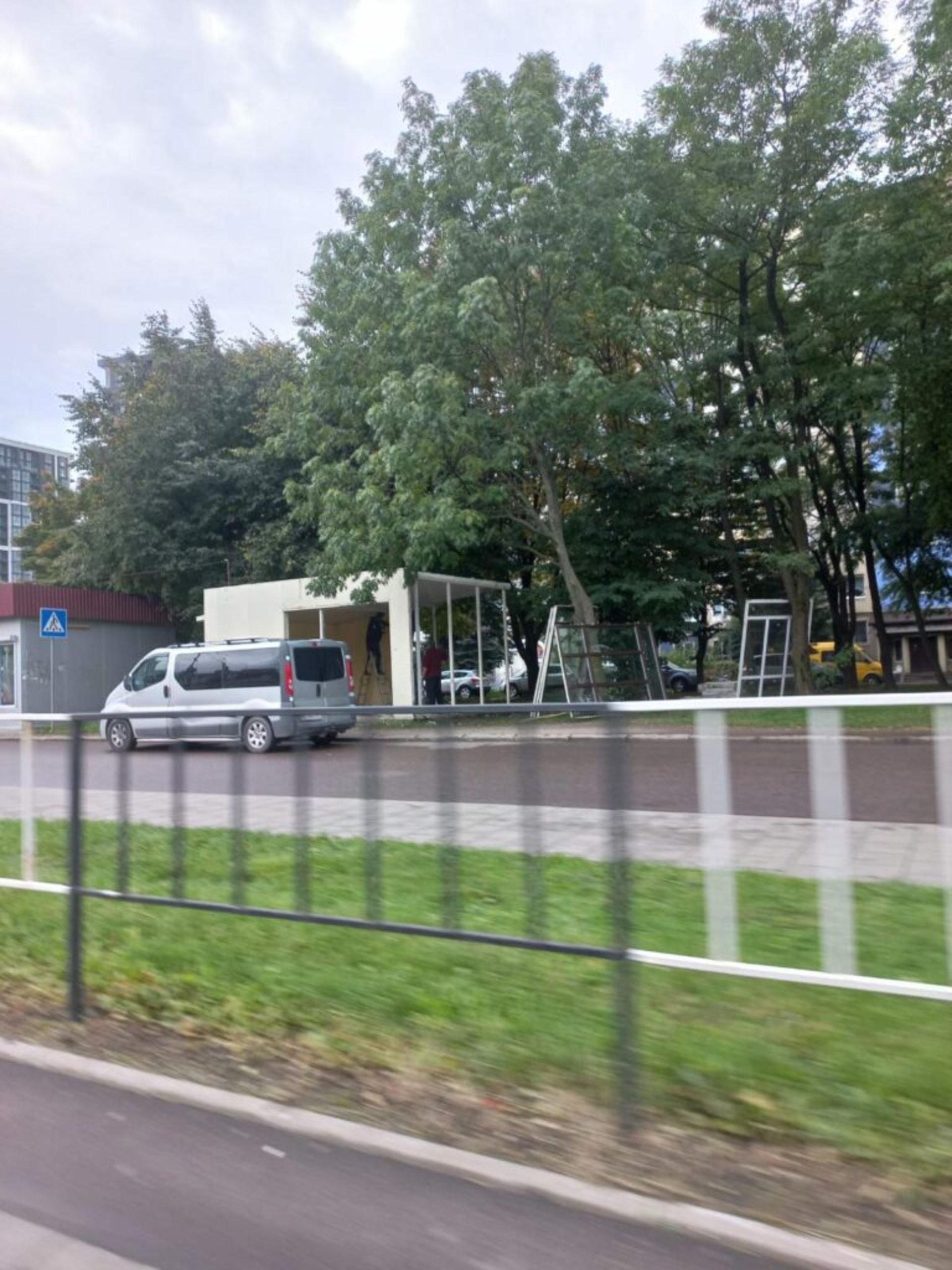 У Сихівському районі демонтували ще одну тимчасову споруду