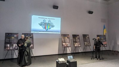 В Україні відкрилась виставка «З Україною в серці» (ФОТО, ВІДЕО)