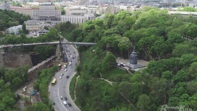 Із 4 травня на Володимирському узвозі частково обмежать рух транспорту