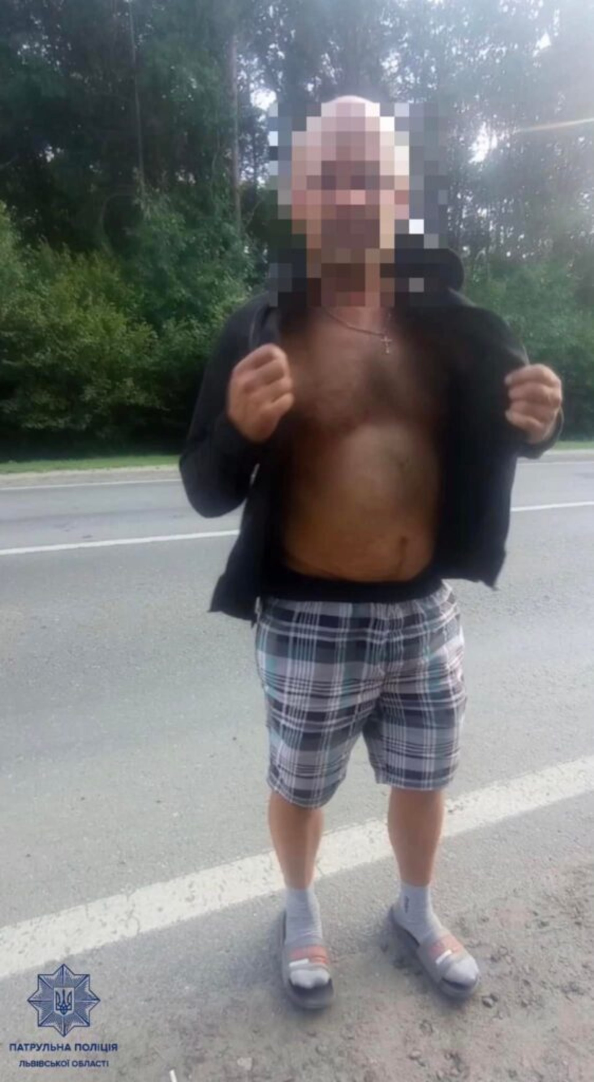 На трасі "Львів - Краківець" п’яний водій фури запропонував патрульним 12 тисяч гривень