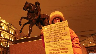 У Санкт-Петербурзі протестували з українськими та кримсько-татарськими прапорами