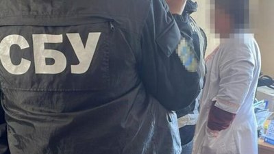 У Львові затримали медпрацівника