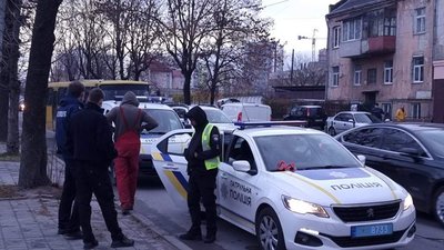 У Києві чоловік напав на патрульних під час спроби перевірки документів