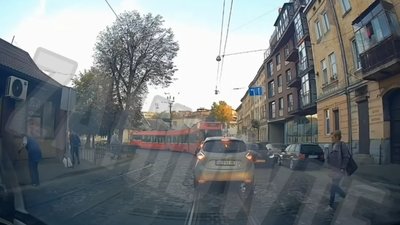 У Львові водії автомобілів не пропускали пішоходів