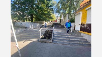 У Львові біля Нового ЦУМу відремонтували аварійні сходи та облаштували клумби