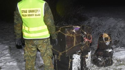 На кордоні з Польщею затримали українців з контрабандним бурштином вагою 103 кг (ФОТО)