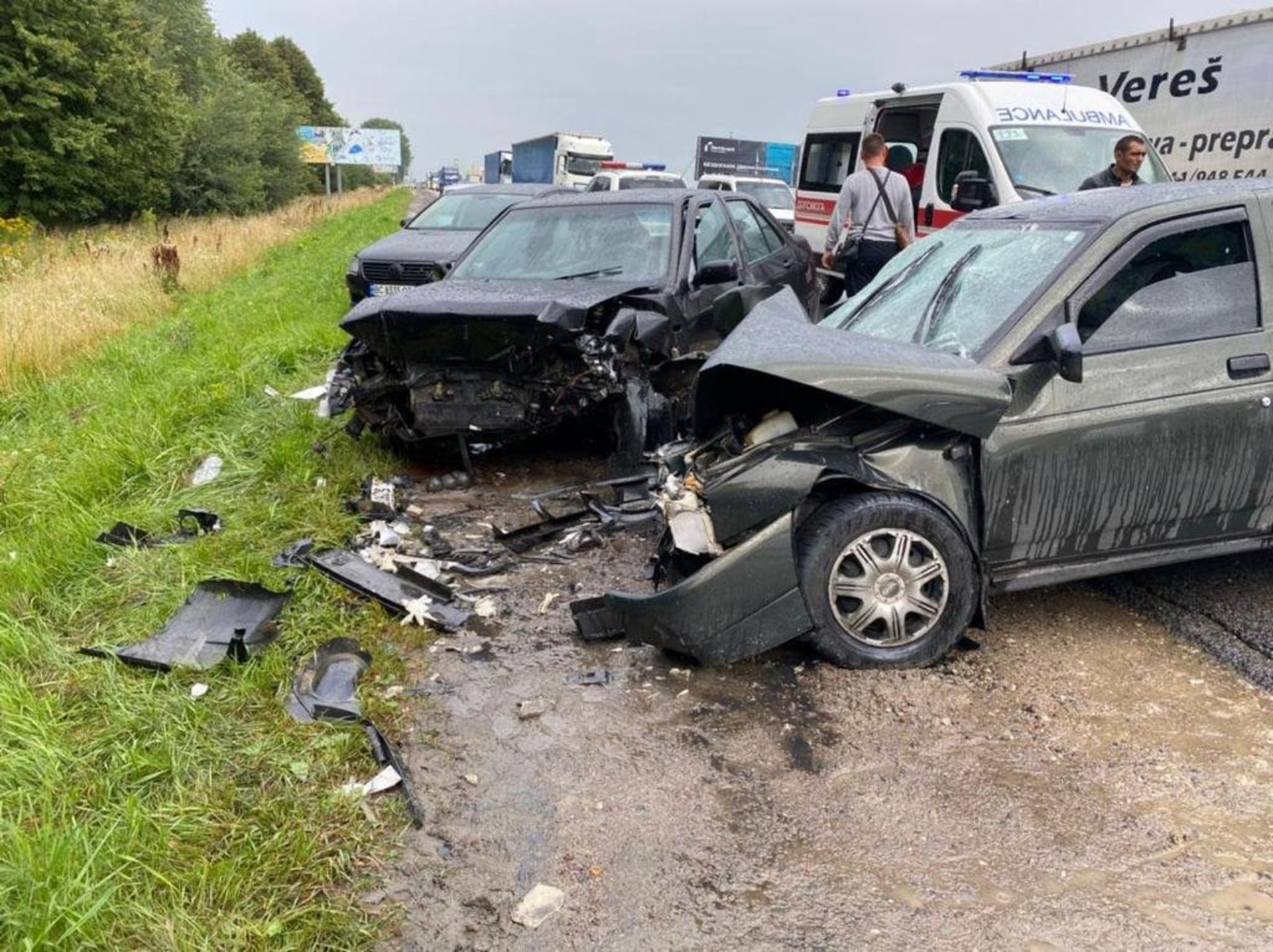 Біля Львова у жахливій аварії травмувалось четверо осіб