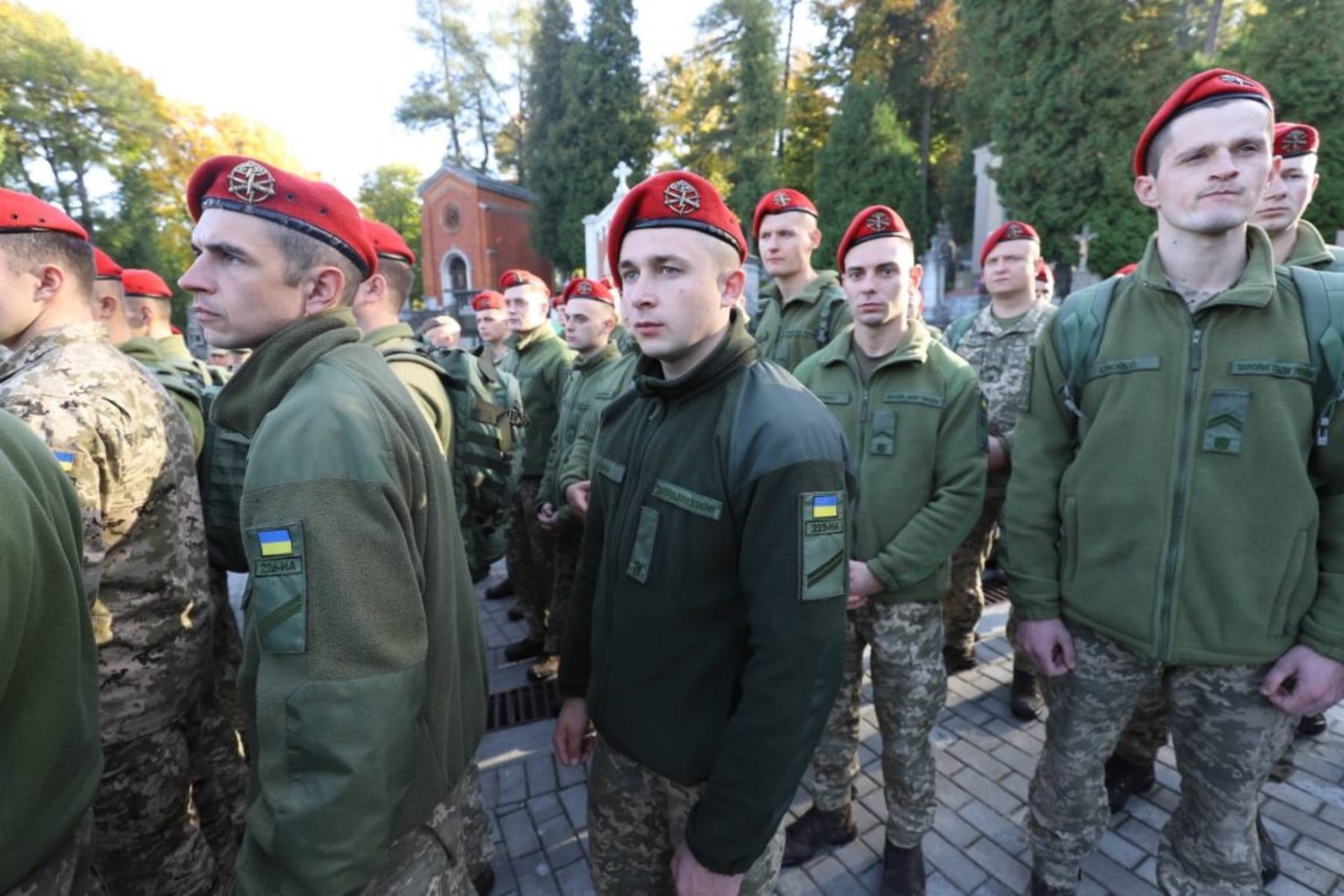 У Львові з військовими почестями перепоховали воїнів УПА. Фото Олександра Ганущина