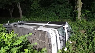 На Рівненщині автобус вилетів у кювет, 16 осіб постраждало (ФОТО)