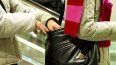 У Львові в руки правоохоронців попалася 50-річна злодійка-«щипачка»