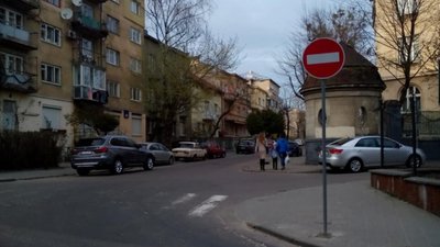 У Львові на вулиці Котляревського розвернули рух авто