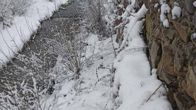 На Львівщині врятували юнака, який на світанку впав з обриву у річку (ФОТО)