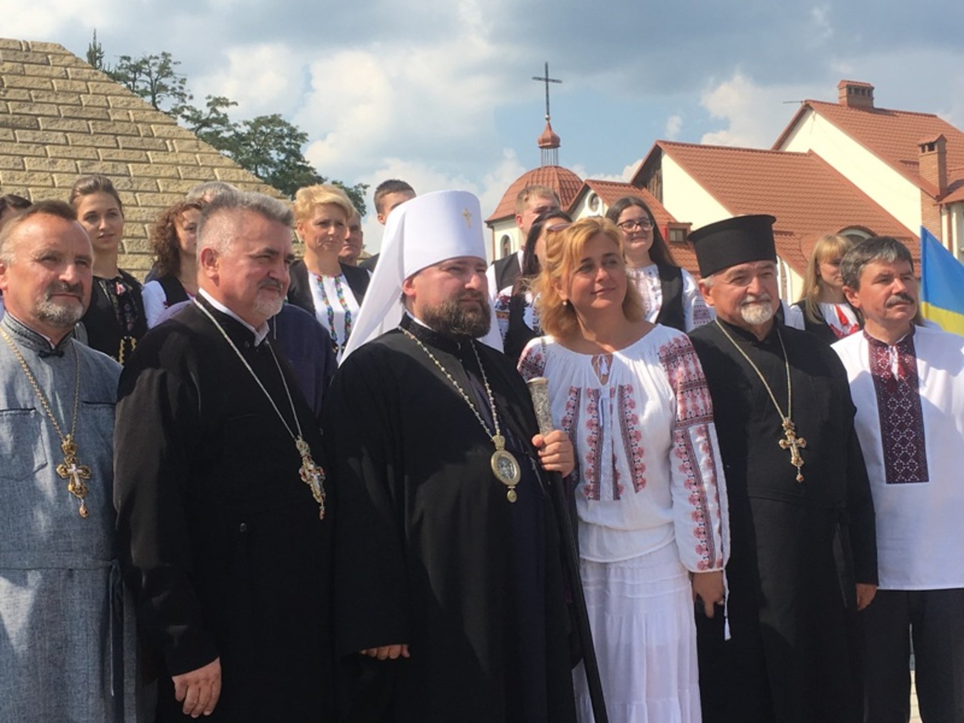 У Кам'янка-Бузькому районі освятили меморіал героям Небесної Сотні