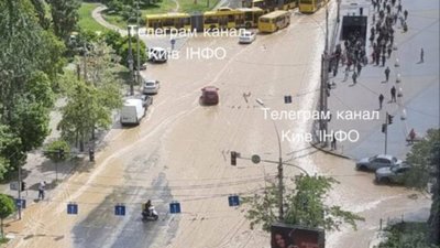 У Києві прорвало воду