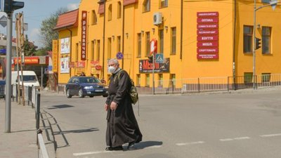Священику з Львівщини винесли попередження: має знятися з виборів