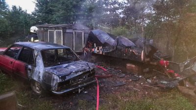 На Львівщині горів вулик та автомобіль (ФОТО)