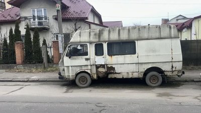 Ще 29 занедбаних автівок у Львові перемістять на арештмайданчик