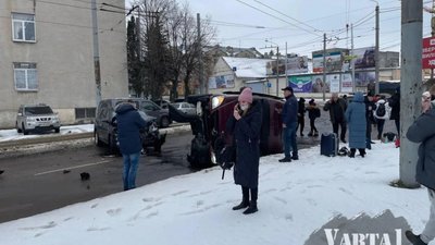 У Львові поліцейський автомобіль потрапив у ДТП (ФОТО)