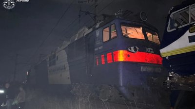 Зіткнення двох потягів у Львові - травмовано восьмеро осіб