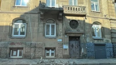 У Львові впав балкон і мало не вбив людей, які йшли до церкви