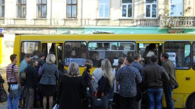 Як у Львові пасажири відмовляються передавати за проїзд
