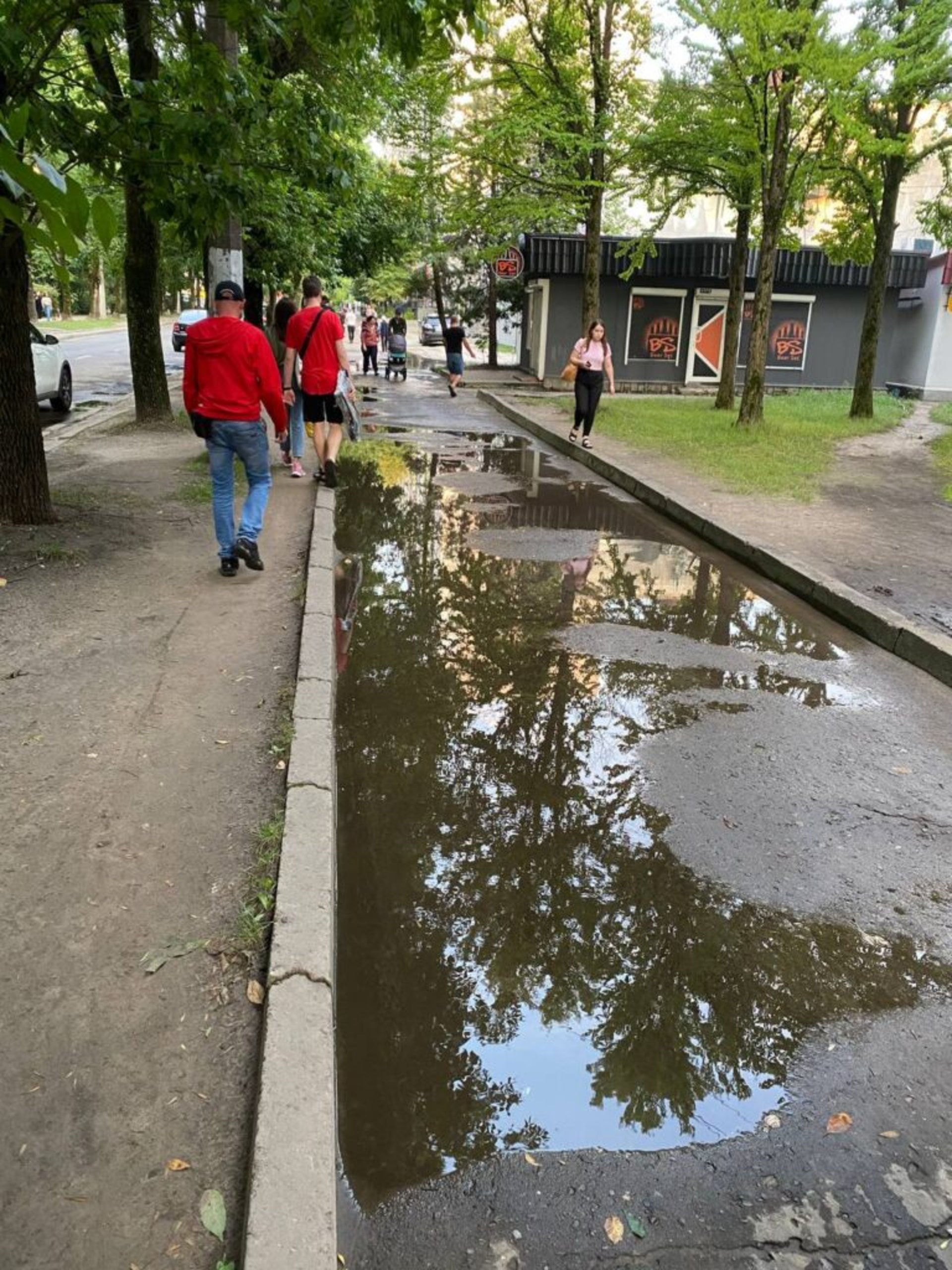 У Львові просять відремонтувати вулицю Угорську