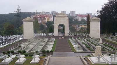 На Личаківському цвинтарі Львова затримали провокаторів з Польщі