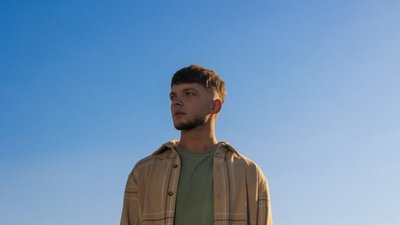 Сергій Лазановський випустив експериментальну пісню на відеокліп «Важливо»