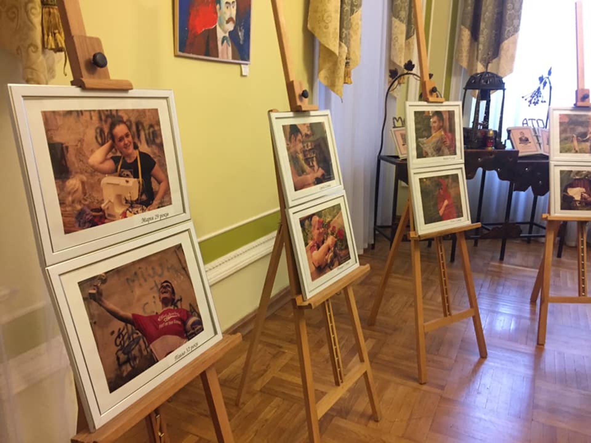 У Львові презентували фотовиставку «Особливі історії особливої молоді». Фото: Юра КЕНЦАЛО 4studio