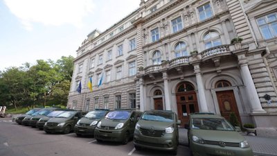 Львівщина відправила на передову 10 машин швидкої медичної допомоги (ФОТО)