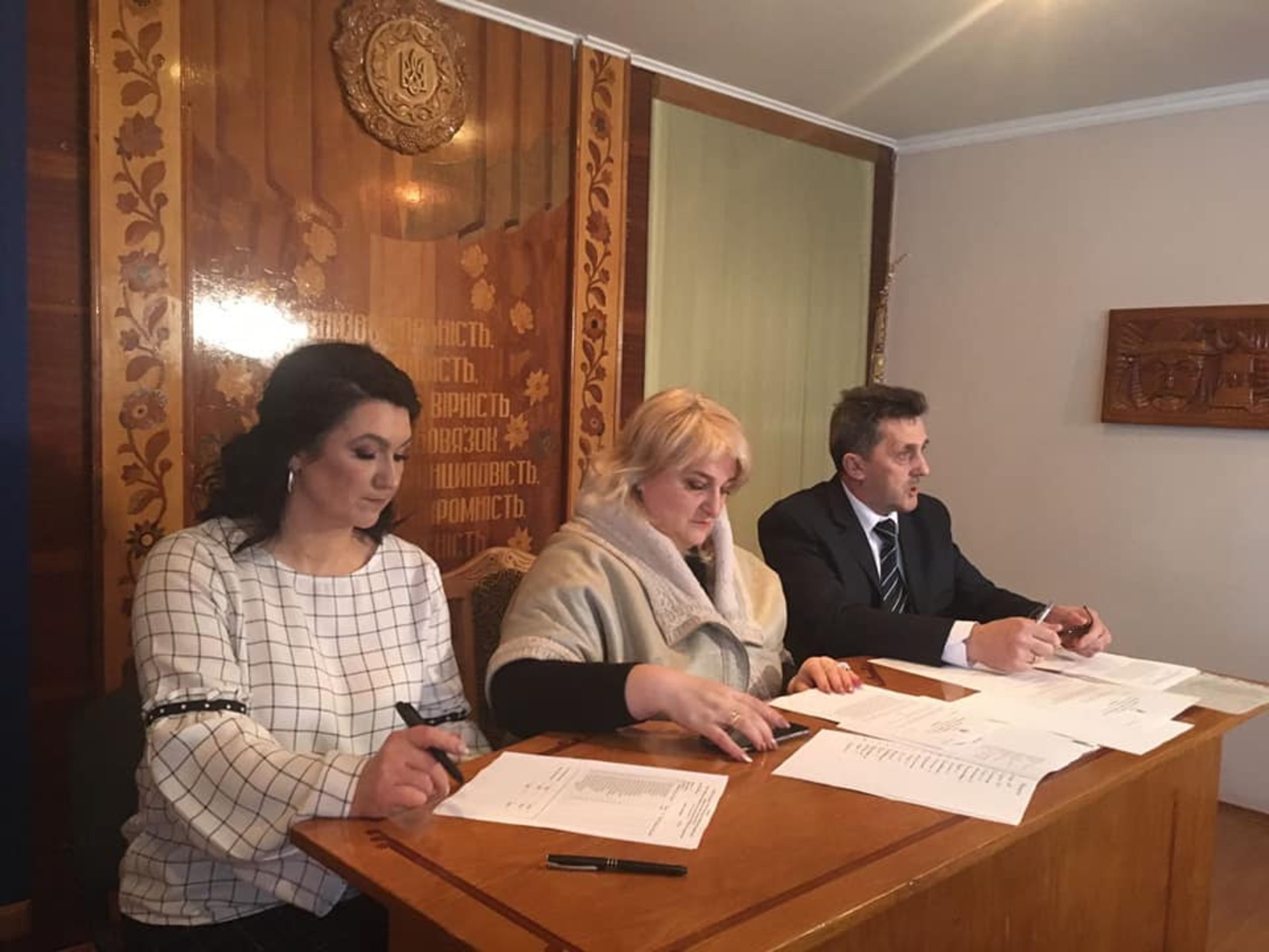 У Шклі місцеві депутати виступили проти недопущення заселення у санаторій громадян, які перебували у Китаї. Фото Надія Козак
