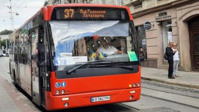 У Львові на автобусах запрацювало електронне табло
